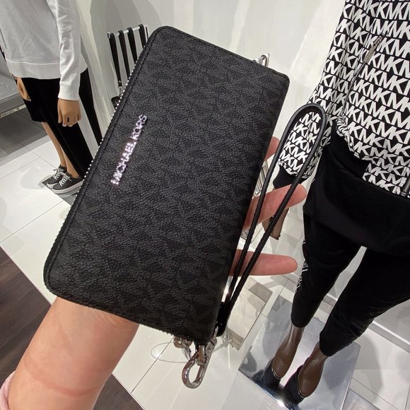MK JST LG Flat Zip Phone Case Wristlet Black Logo